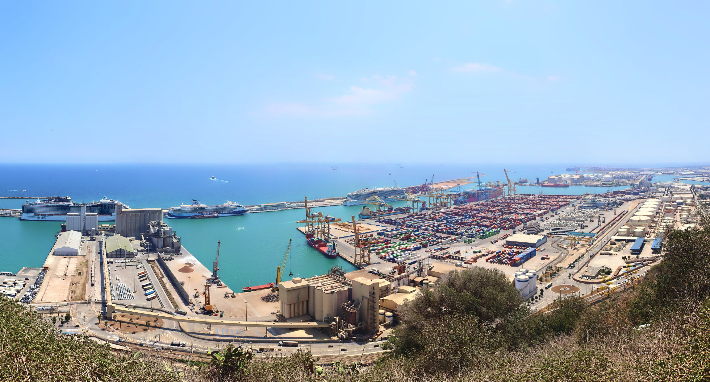 Vergleichsbild Aufnahme eines Wasserfalls als HDR sind die Details in den Schatten sehr gut sichtbar